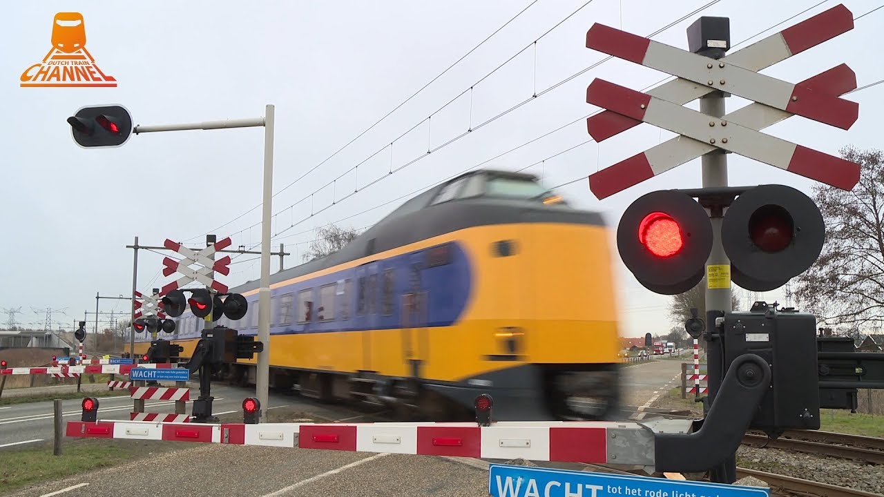 DUTCH RAILROAD CROSSING Zwolle Hessenweg YouTube
