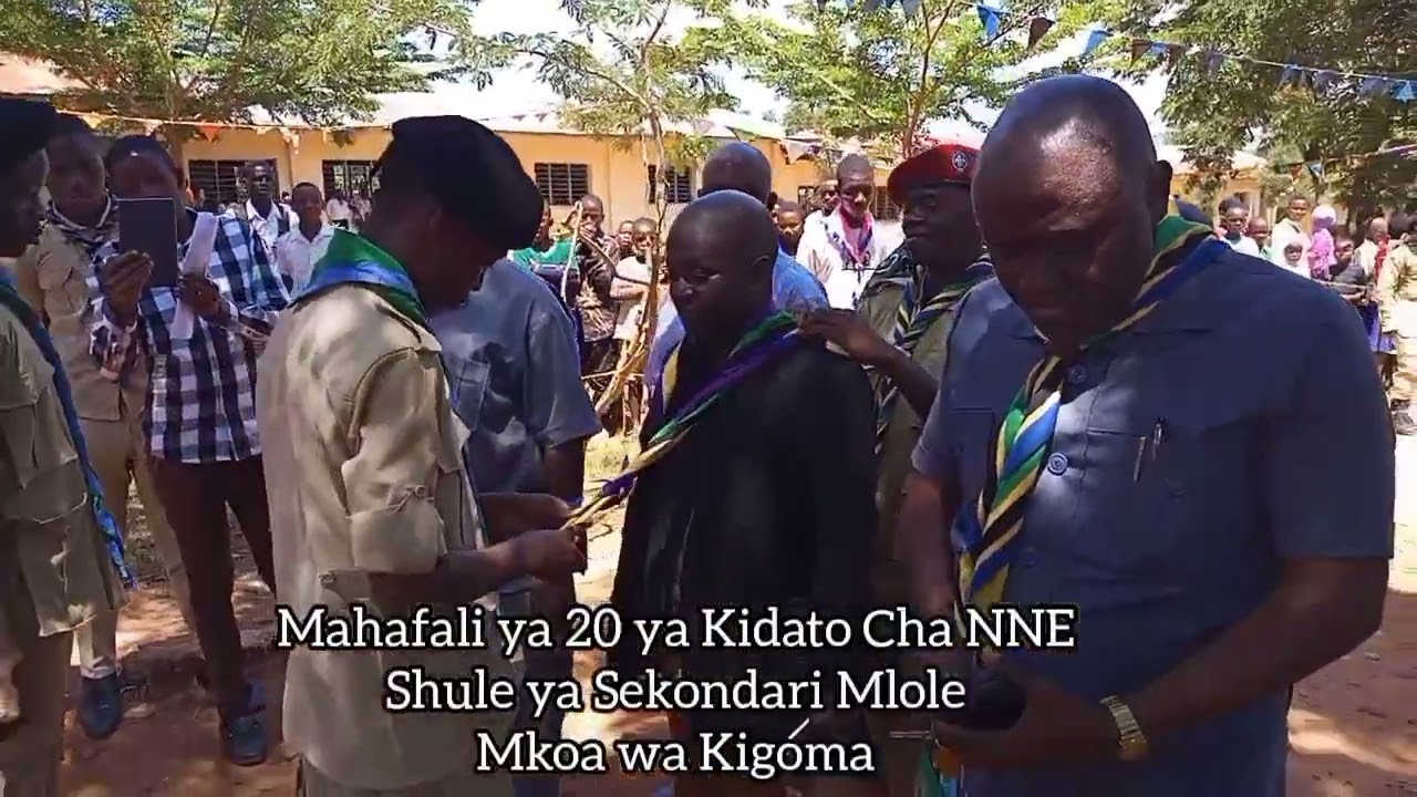 Gwalide la Kumpokea Mgeni Rasmi na Kuvishwa Skafu.