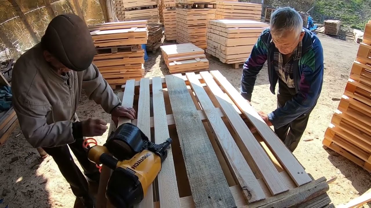 Working on a modern sawmill | Checking the technique in action 🪵