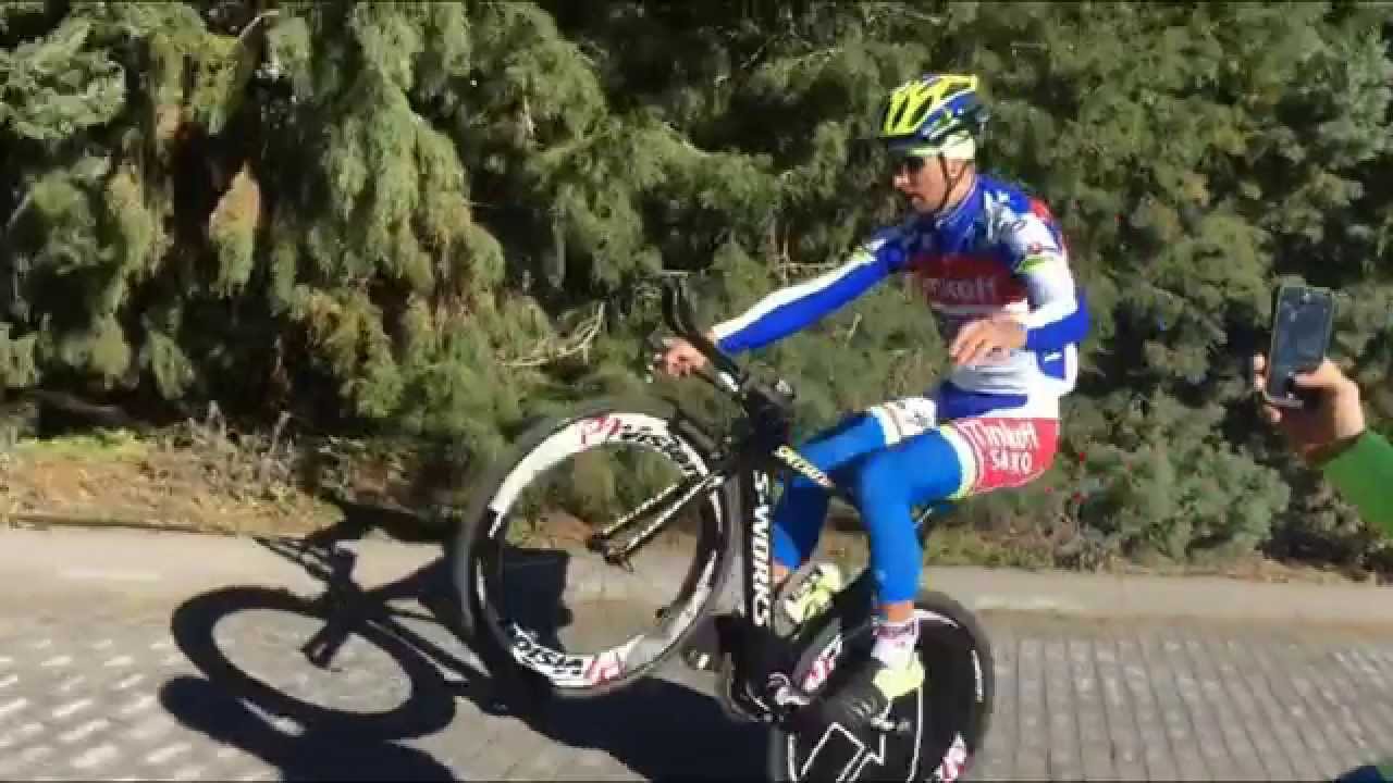 Peter Sagan making a wheelie on his time trial bike - YouTube