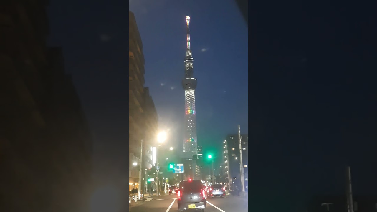 Tokyo nights and city lights 🌃✨— Skytree standing tall amidst the evening hustle. 🇯🇵🚗 