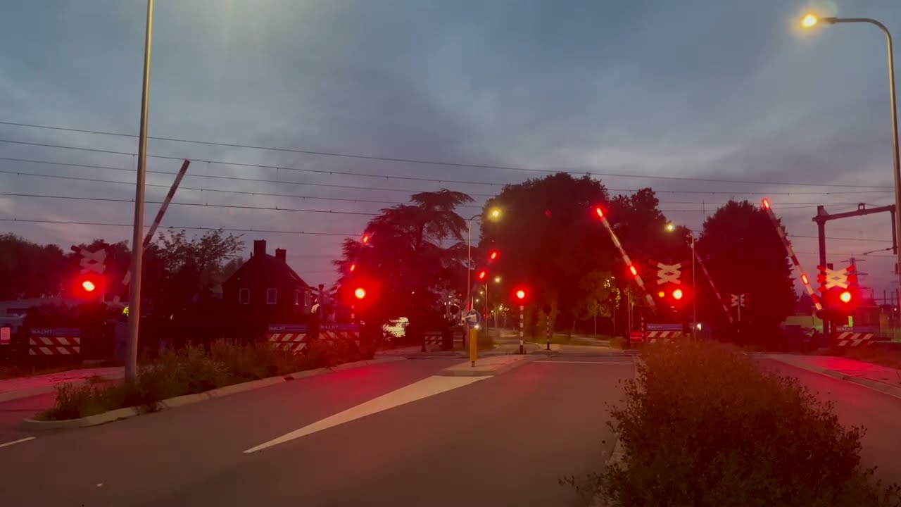 Spoorwegovergang Hoogeveen // Dutch Railroad Crossing