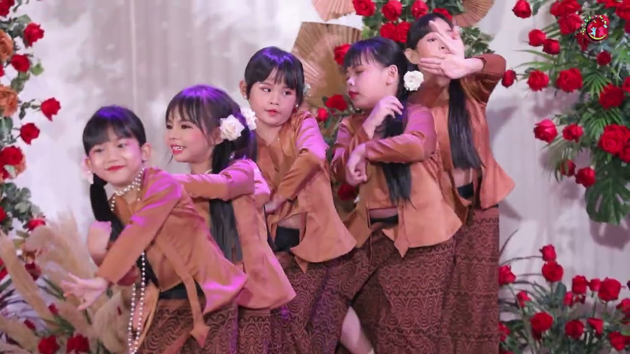 ရွှေဘိုသနပ်ခါး - EFG International Preschool & Learning Centre - (စိုးစန္ဒာထွန်း)