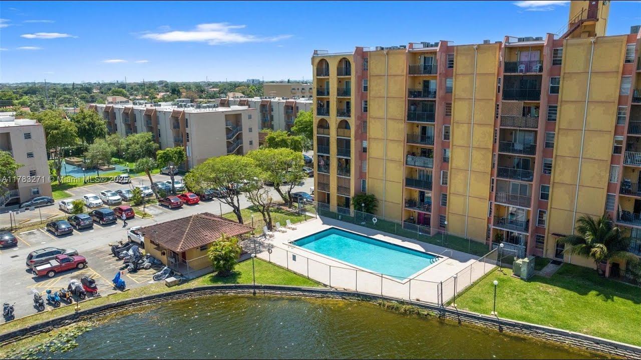 Residential for sale - 4719 NW 7th St 304-11, Miami, FL 33126