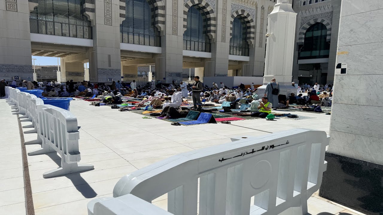 Walking in Makkah Masjid Ul Haram in Ramadan 