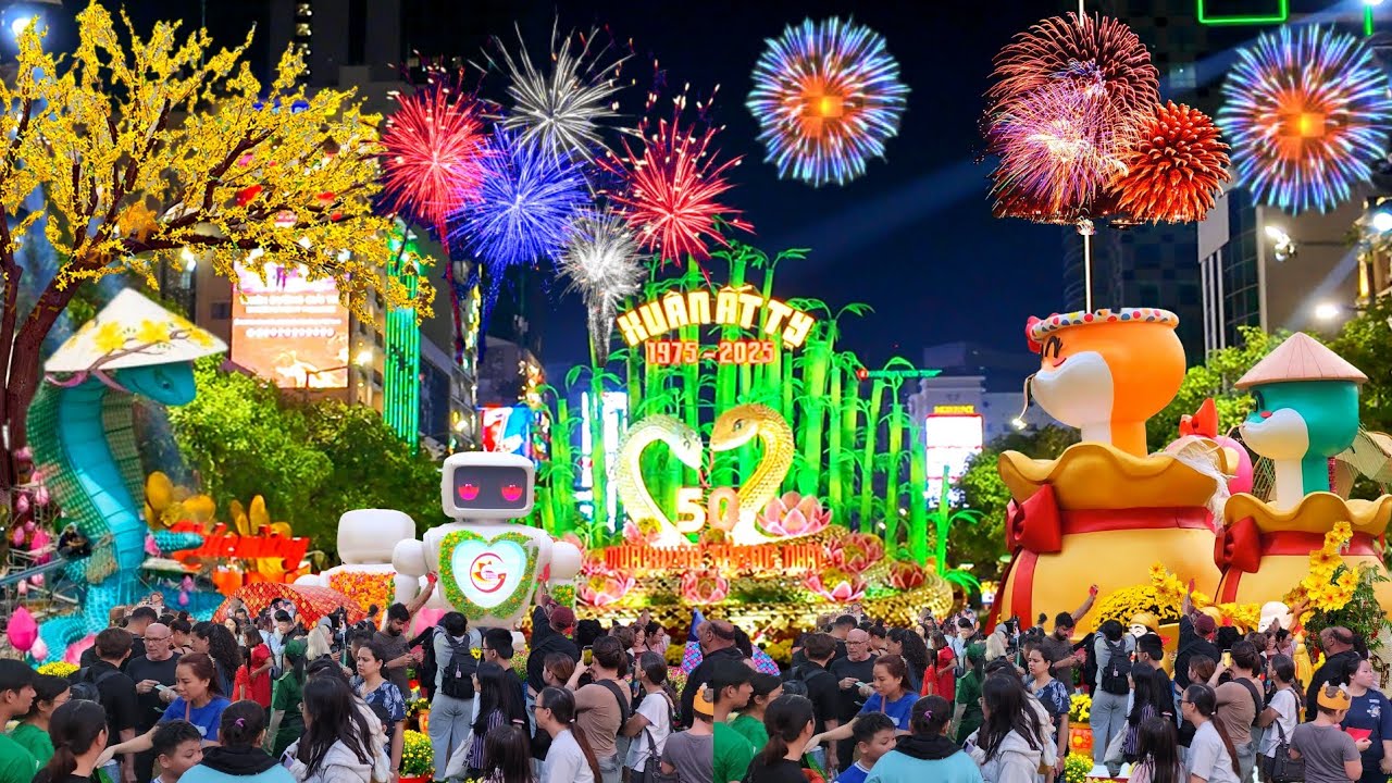 TOÀN CẢNH ĐƯỜNG HOA NGUYỄN HUỆ ẤT TỴ 2025 | VIỆT KIỀU ĐỔ VỀ CHỤP HÌNH Ở SÀI GÒN