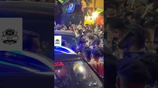 Bhaijaan's convey trying to going out but fan's struggle to see once bhaijaan #salmankhan #salman Profile
