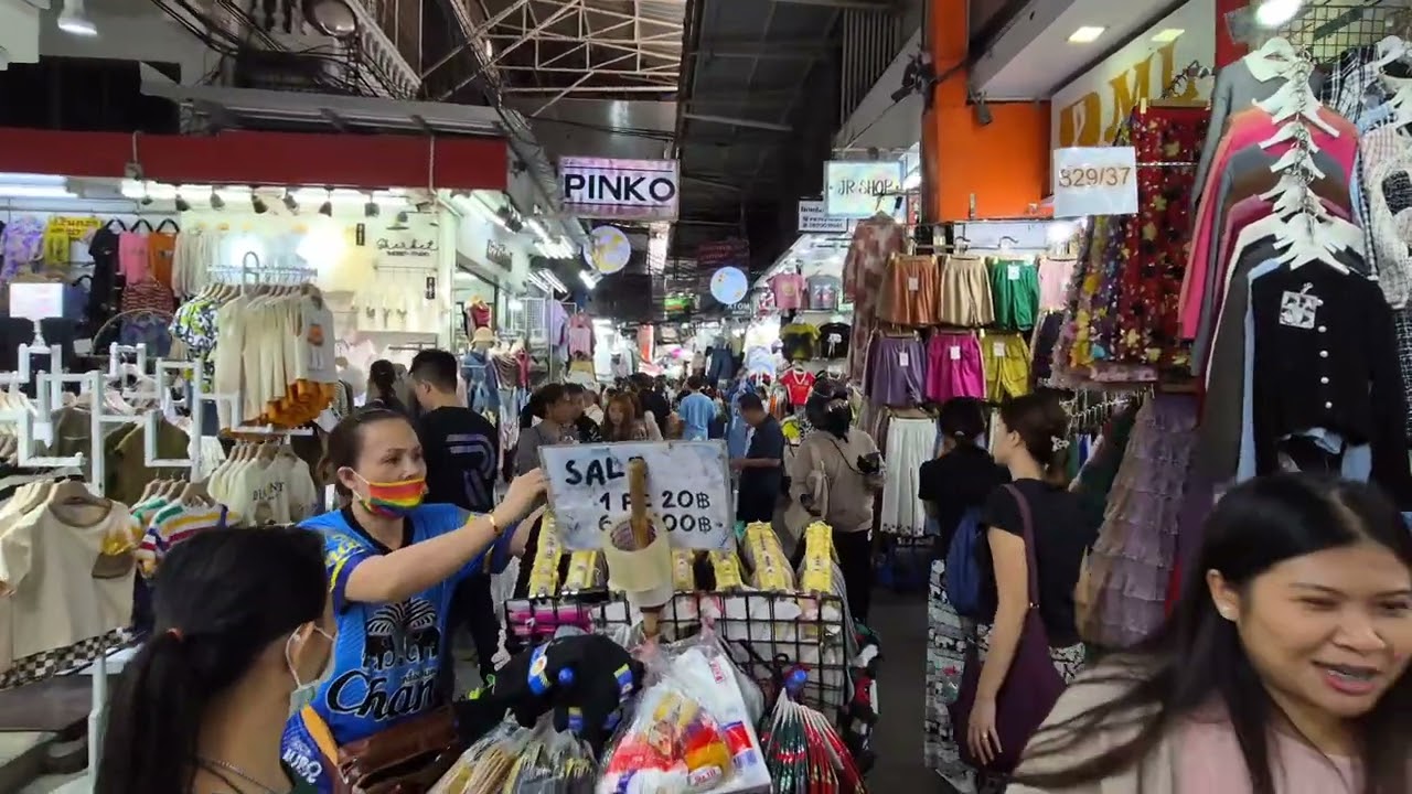 🇹🇭 Sunday Shopping, Pratunam Market - Bangkok Thailand,  December 2025