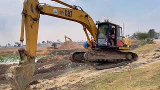 Excavator crashes, can be dangerous, can injure the chain itself | 63dump truck by 63Dump truck  420 views 1 month ago 10 minutes, 3 seconds