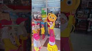 Gaya foto bersama badut lucu pakai kerudung | #shorts #badut #lucu #trending