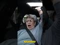 ¡ABUELA REACCIONA A AUTO DEPORTIVO!