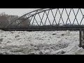 Лёд тронулся, спасайте мост))