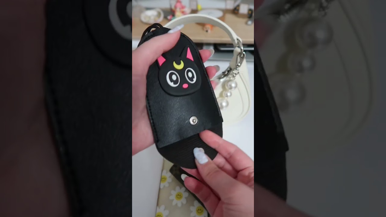 what’s in my tiny bag? 🤍