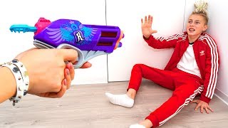 She or Nerf?Она нас НАПУГАЛА!!!Вломились в чужую хату...