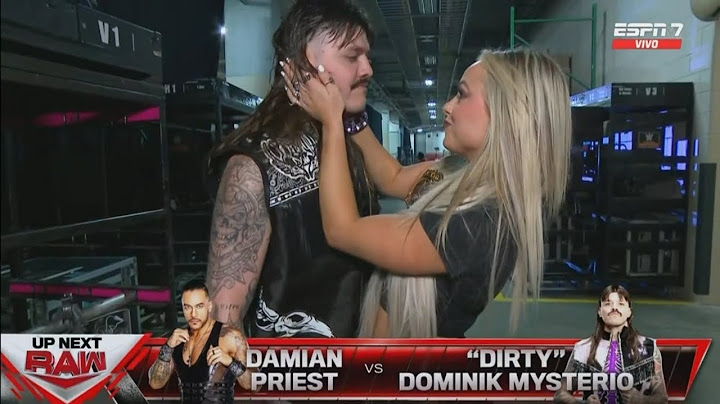 Liv Morgan le da un besito a Dominik Mysterio en Backstage - WWE Raw 19/08/2024 (En Español)