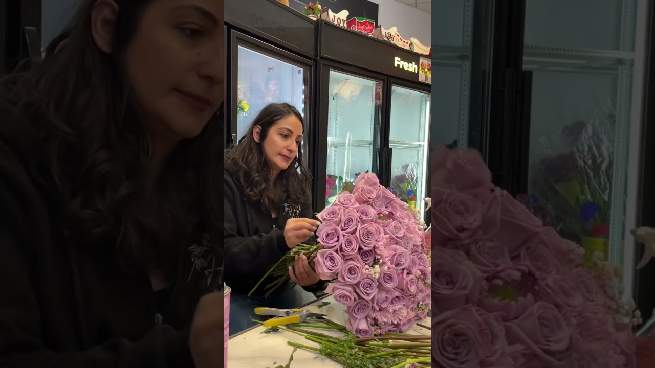 100 Roses Instagram Com Huberheightsfloral Asmr Flowers Bouquet Flowerbouqet Rose Gift