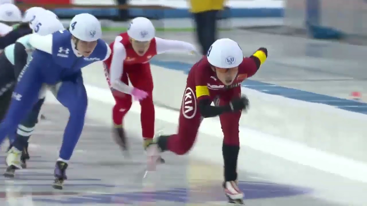 Irene Schouten Falls and Still Wins Mass Start