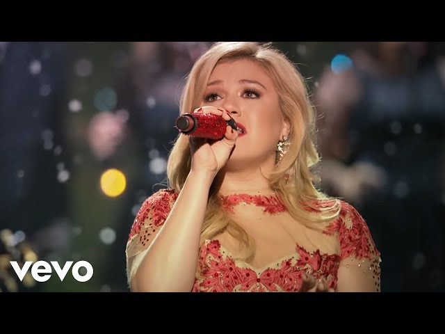 Kelly Clarkson - Underneath the Tree (Official Video) class=