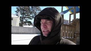 Blizzard of Oz 2011 Diggin out the family Van.avi