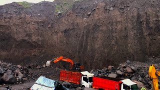 Extreme Dangerous Sand Mining in Under High Cliffs using an Excavator, Daily Mining Movie