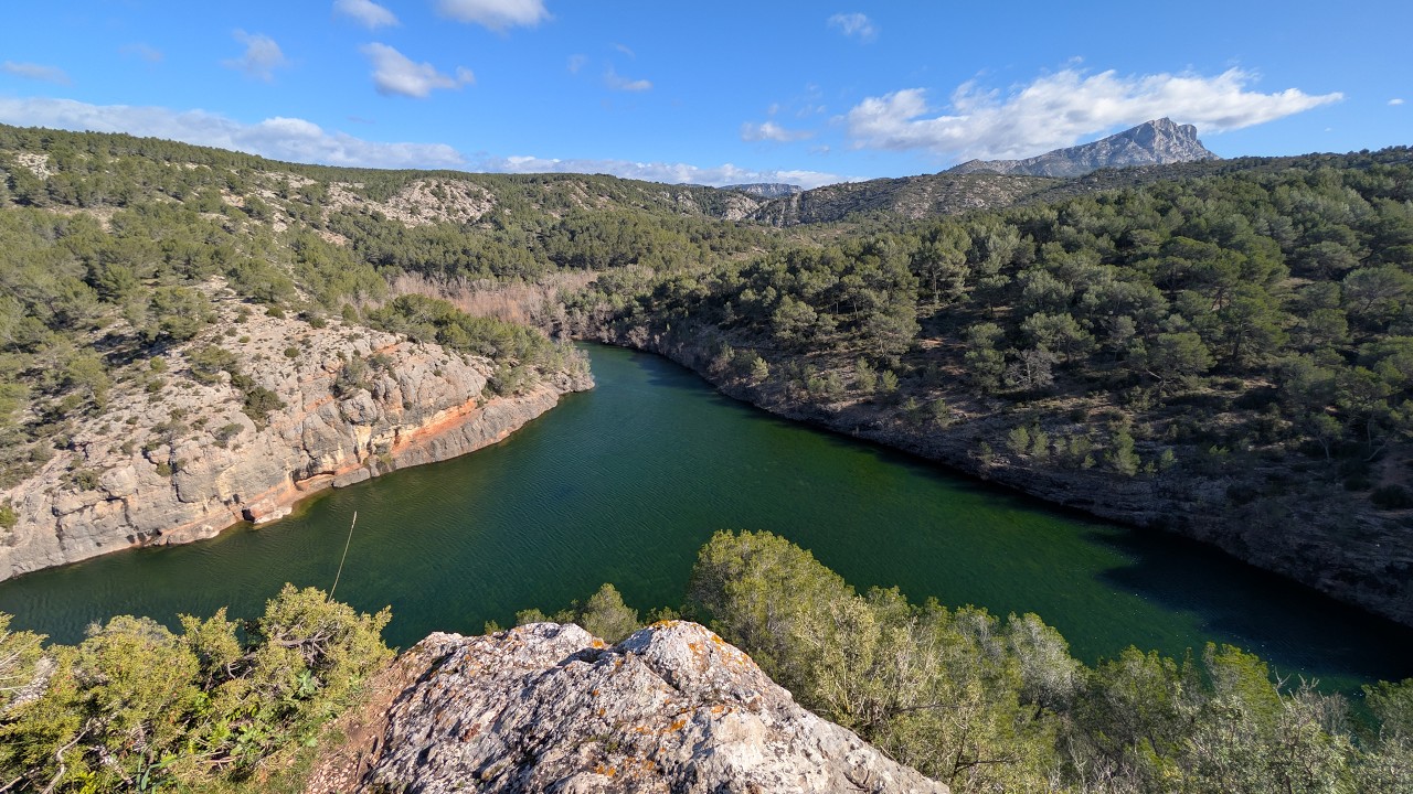 Nature walk to the dam of ZOLA ( Le tholonet )