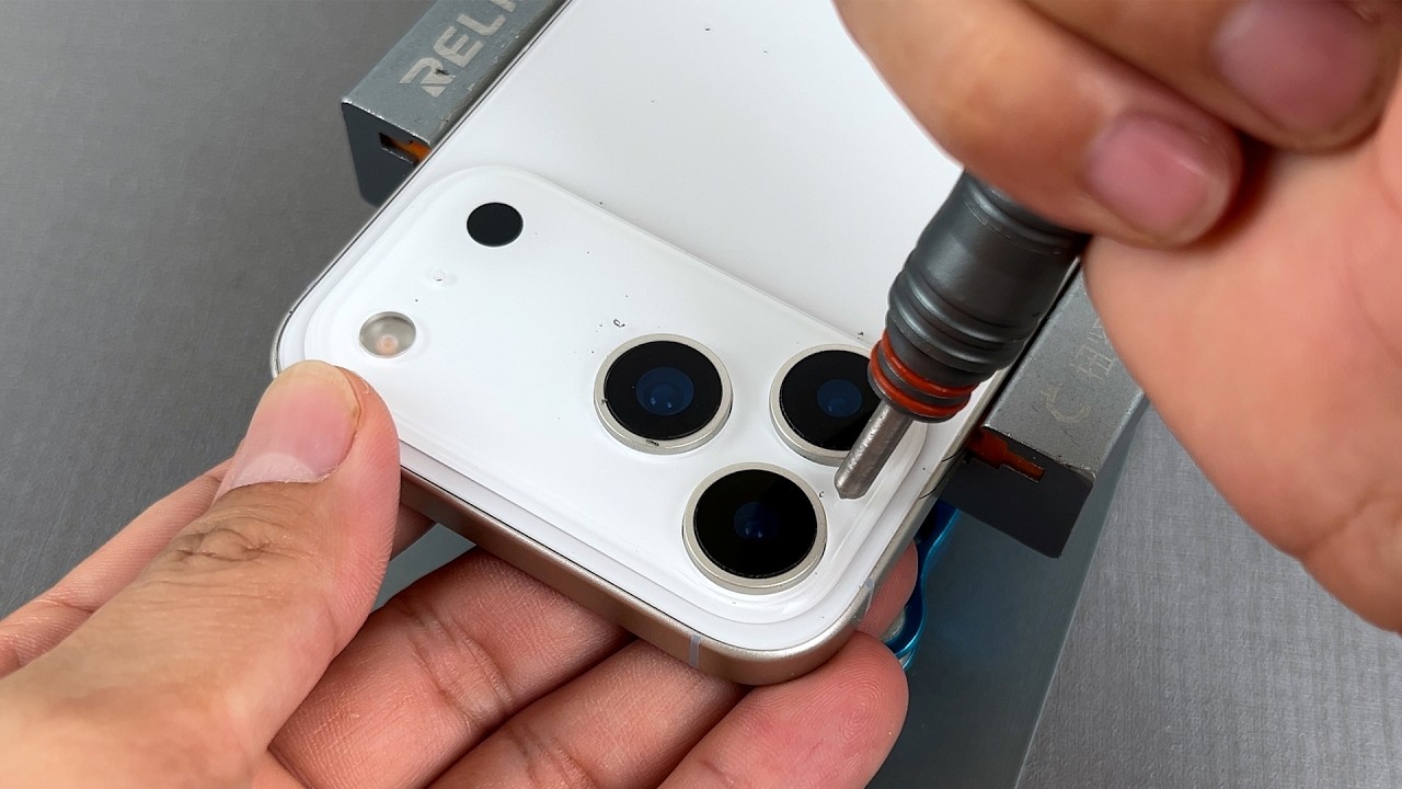 Different on iPhone 17, iPhone 17 Air, iPhone 17 Pro Max Demo Phone - Durability Test