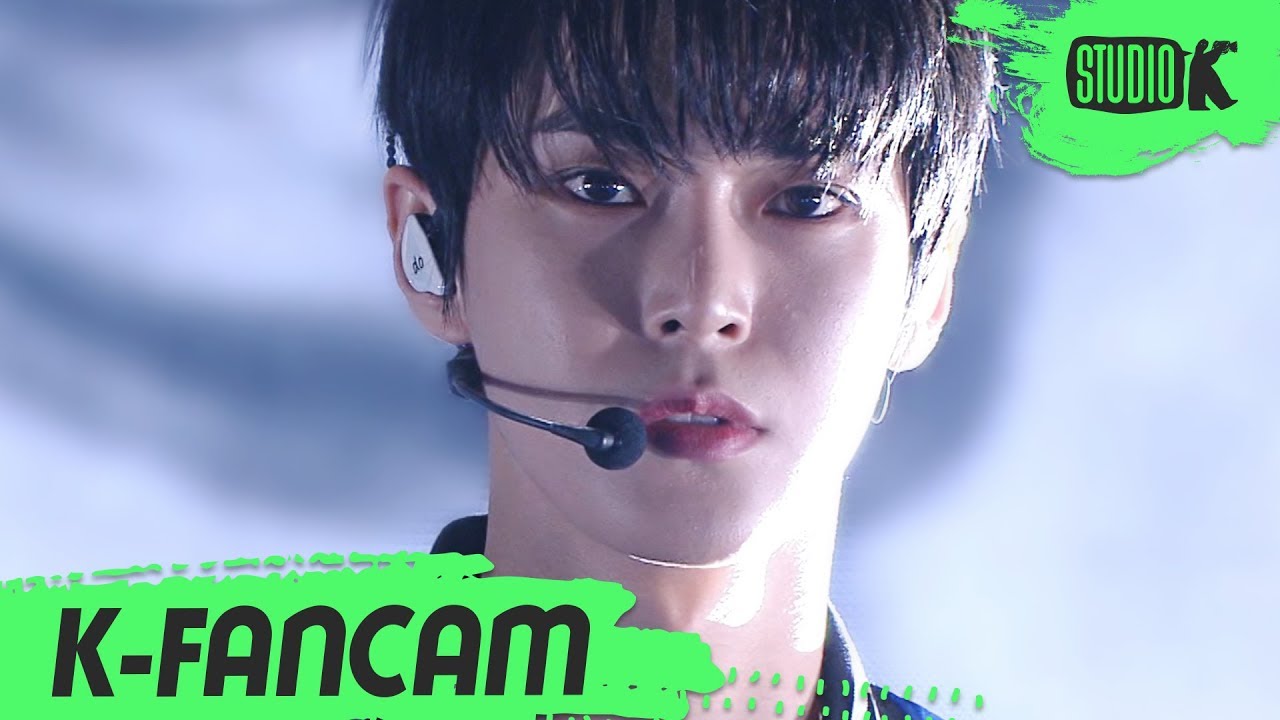 ドヨン「Intro + 영웅(英雄; Kick It)」公式Fancamのサムネイル