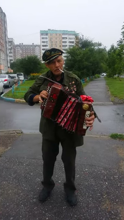 Katusha song by old retired soldier in khabarovsk at summer