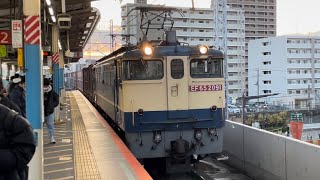 国鉄EF65形2000番台2091号機（赤プレート・国鉄色）＋コキ20B（両）が北朝霞駅2番線を通過するシーン（77レ・新A65・コンテナ輸送）2023.1.18