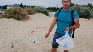 Петя убрал роллет, а Юра убирает мусор вместо заката Петя убрал роллет, а Юра убирает мусор вместо заката