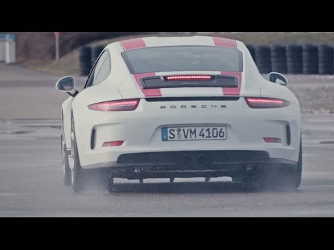 Driving lessons with the 911 R - Lesson 3: Heel-and-toe