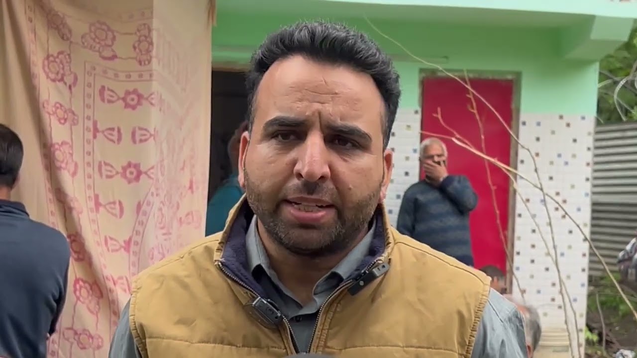 Muslims Perform Last Rites of Kashmiri Pandit, Reflecting Communal Harmony in the Valley