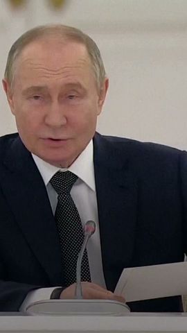 Putin Calls on Russian Government to Work as If 'On the Front Line'
