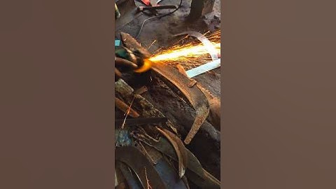 Sharpen Your Grass Cutter Blade Like a Pro | Fast & Easy DIY Tool Sharpening Hack! #forge #shorts