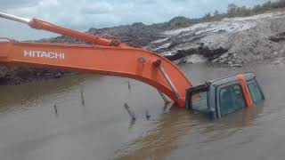 terjadi lagi..excavator ambles dan tenggelam dilokasi tambang timah bangka belitung