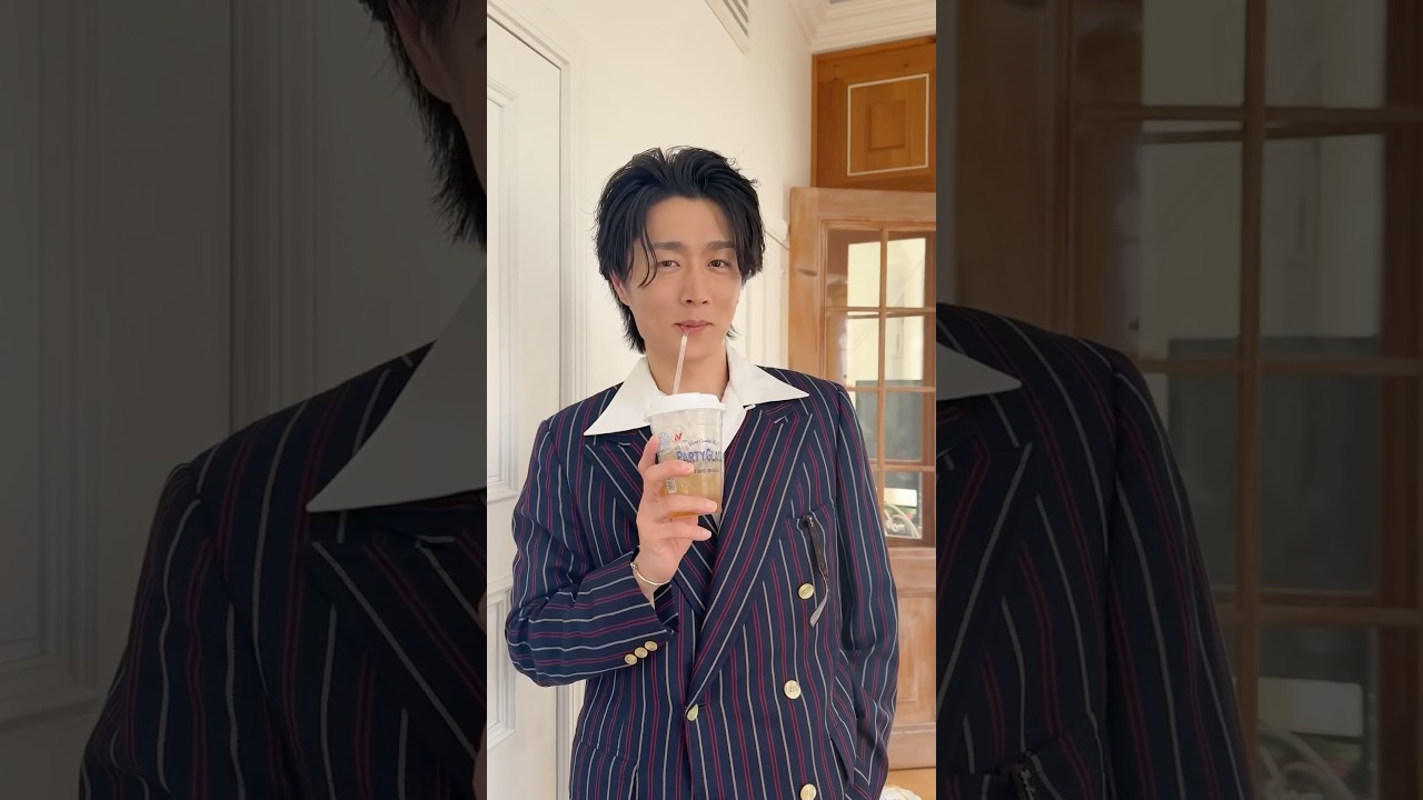 暑い日のMV撮影でした☀️冷たいドリンクでリフレッシュ中✨️ミュージックビデオは7/11公開!お楽しみに😎 #プルメリアラプソディ #真田ナオキ #ニチレイ #爽健美茶 #オフショット