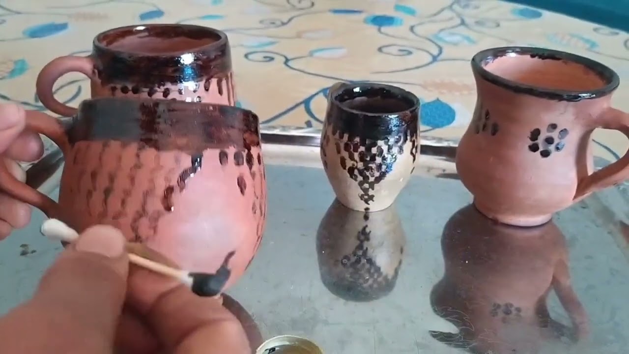 إعادة صبغ كؤوس الفخار بالقطران