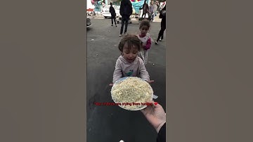 Gadis kecil menangis karena lapar di salah satu penampungan Gaza, Palestina