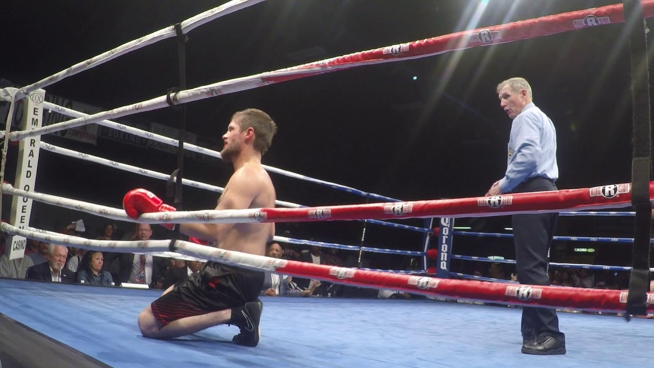 Round 2 Linares vs Barich TKO knockout Boxing Battle at the Boat 112