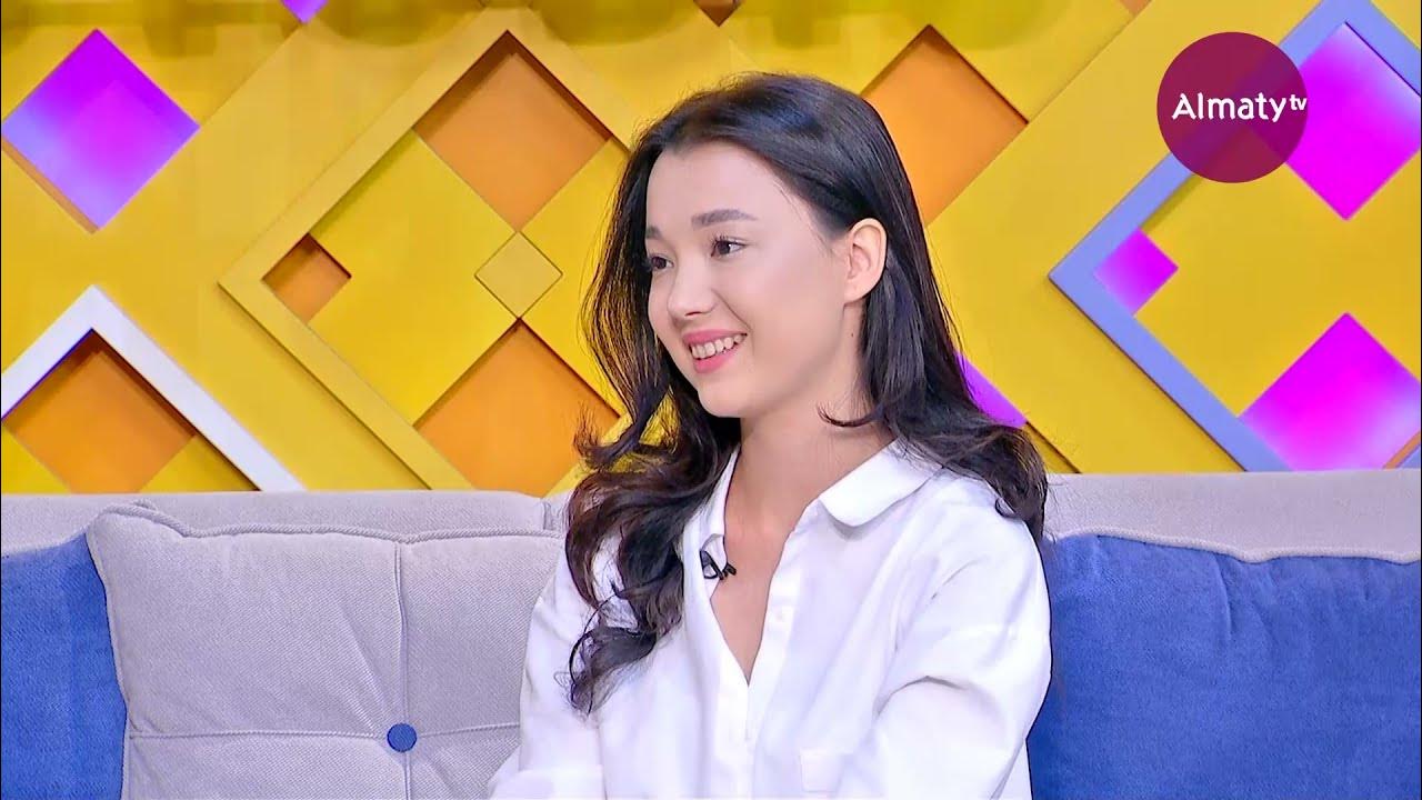 Көп жігіттер қыздың аузына тығылады Колледждің қыздары галереяны алады