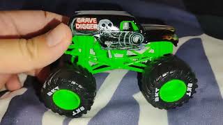 Unboxing 2024 spin master monster jam 1:64 scale (Grandma grave digger)