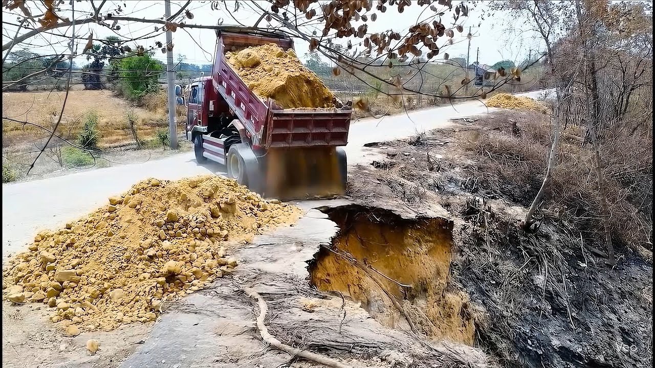 How to repari or recovery Raod demage by Flooded work Dozer & Truck