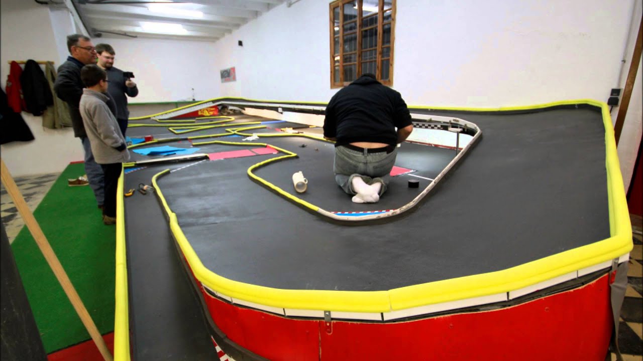 montando la pista para la carrera de obstaculos MZM 2013 - YouTube