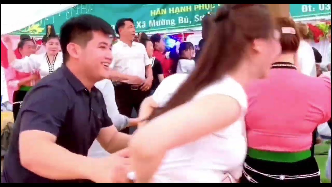 Nhảy mừng Lễ vu Quy con gái phẩn Lưu Bản Bắc x M Bú Sơn La rất hay anh chị ơi 