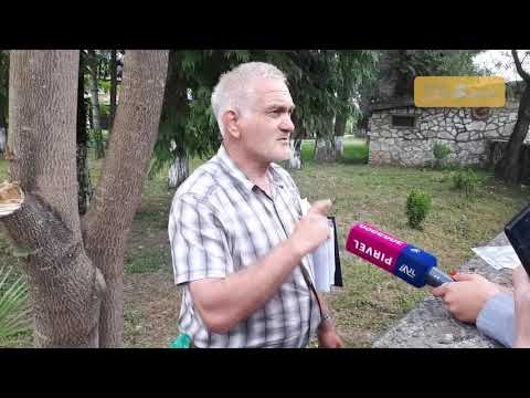 ჯიხაშკარში, საარჩევნო უბანთან მოქალაქე სიებით ხელში გადაადგილდება, სადაც პირადი ნომრები წერიაled