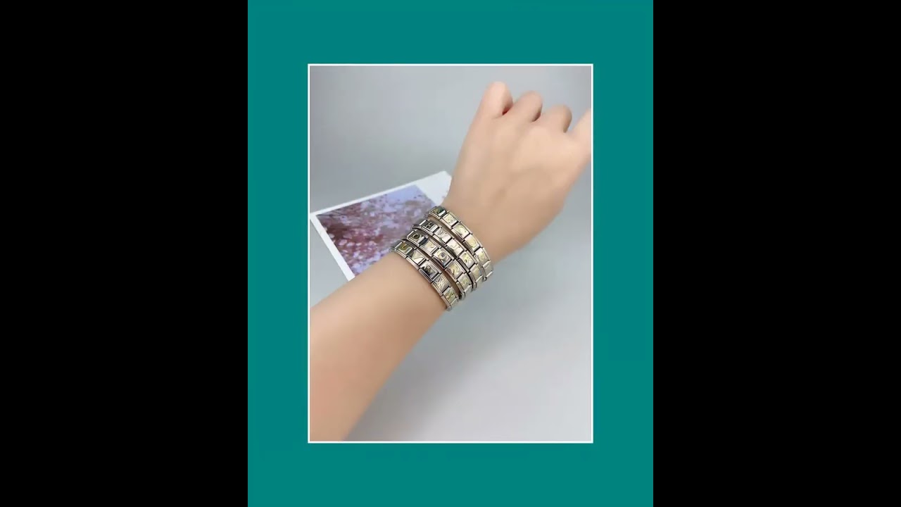 Letter P Classic Link in Yellow Gold