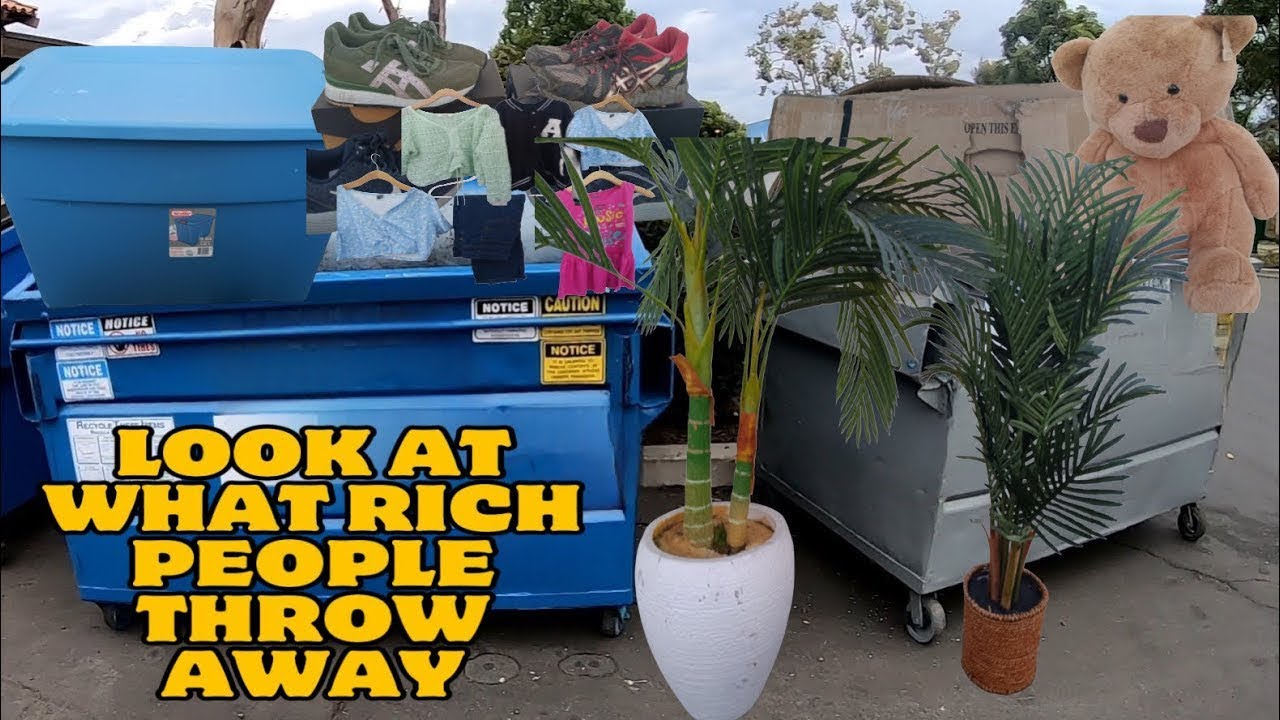 DUMPSTER DIVING   YOU WON'T BELIEVE WHAT RICH PEOPLE TOSSED IN THIS DUMPSTERS!!  JACKPOT
