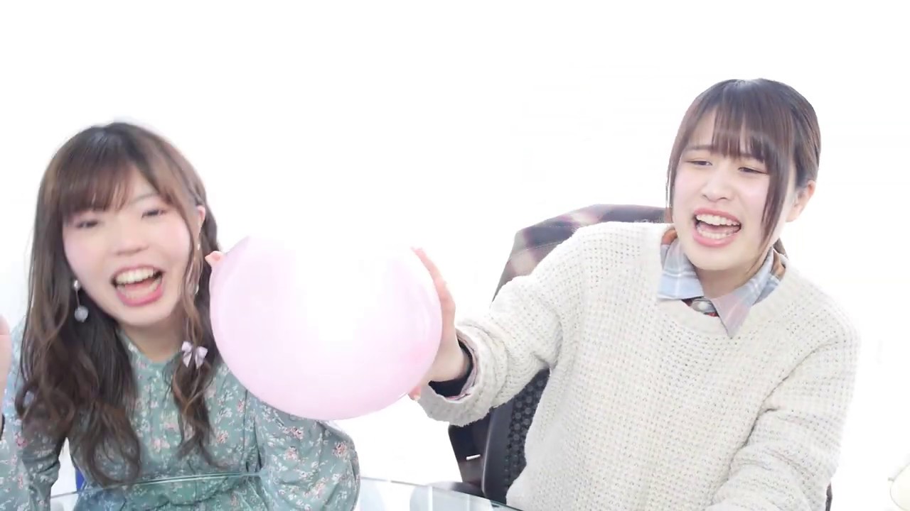 A Japanese idol hugs and breaks a balloon. - YouTube
