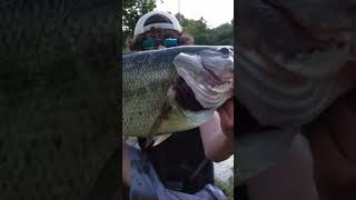 Kid catches New Jersey TROPHY BASS?!😧