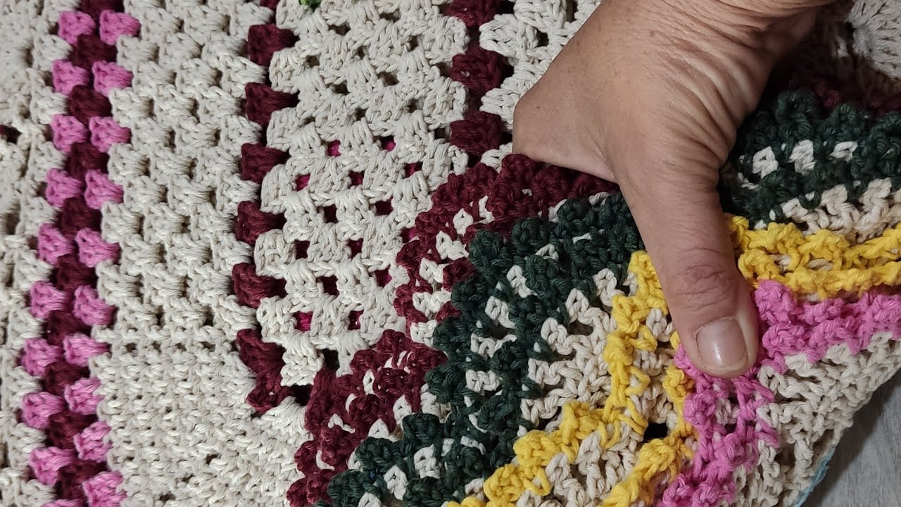 💥 PRODUÇÃO DE 8 TAPETES COM A BASE UNA FLOR 🌷UM MAIS LINDO QUE O OUTRO...TODOS JÁ FORAM VENDIDOS 🙏🏼 